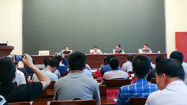 會(huì)議現(xiàn)場(chǎng)，崔增團(tuán)做重要講話