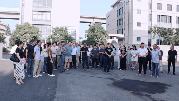 會議組織參觀生產(chǎn)基地新址 會議組織參觀生產(chǎn)基地新址